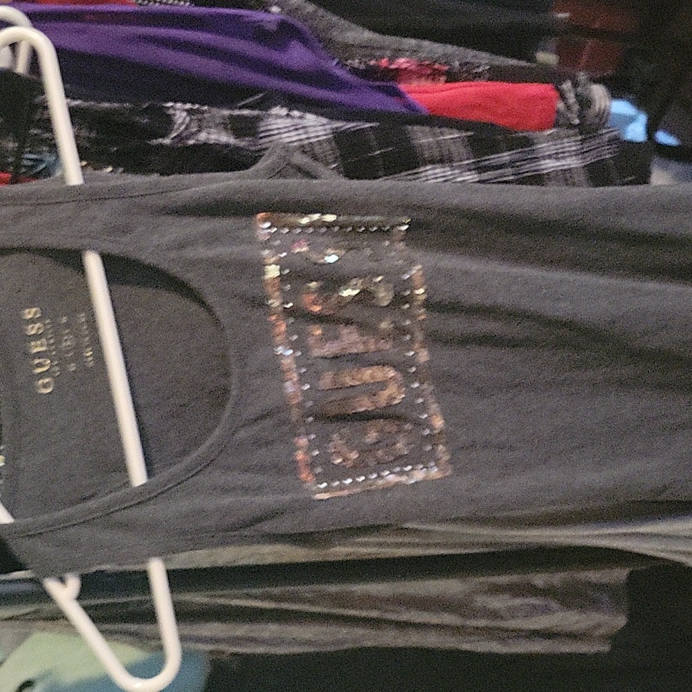 Guess tank
